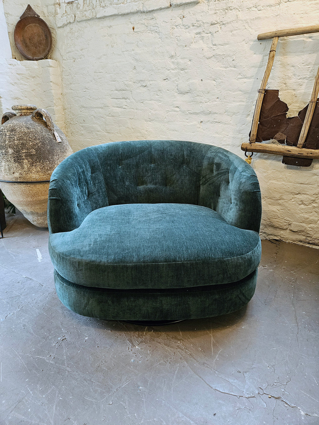 Kidney Swivel Snuggler Chair - Moss Green