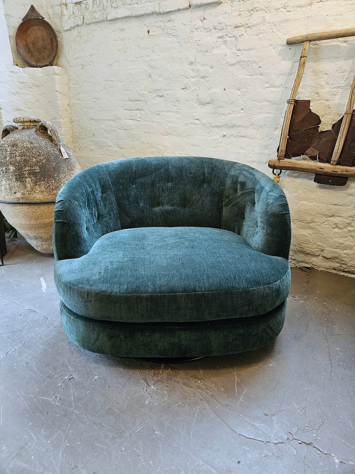Kidney Swivel Snuggler Chair - Moss Green
