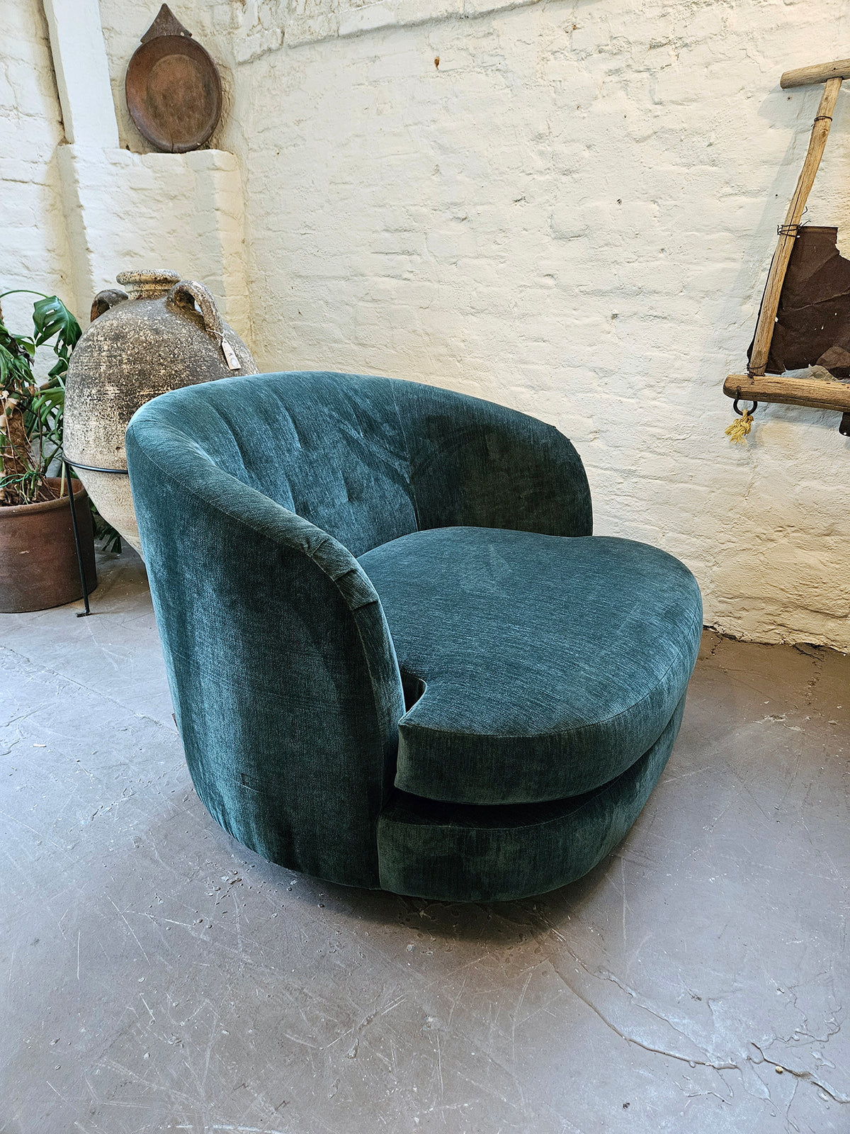 Kidney Swivel Snuggler Chair - Moss Green